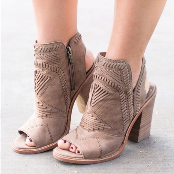 vince camuto karinta block heel bootie
